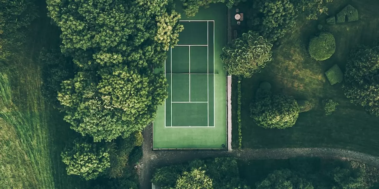 What type of tennis courts are used at each of the Grand Slams?